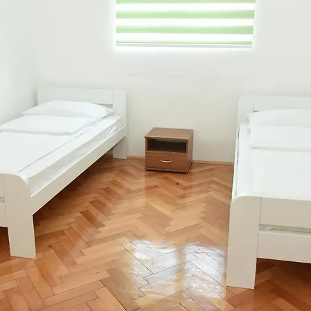 Np Sutjeska Paviljon A Tjentiste