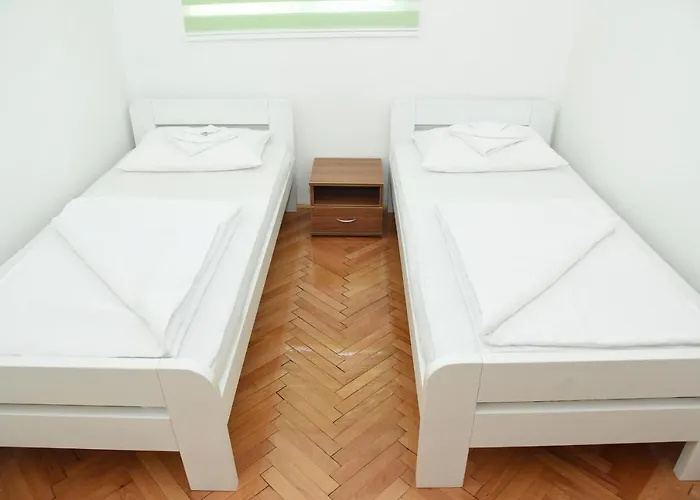 אורחן Np Sutjeska Paviljon A טיינטישטה